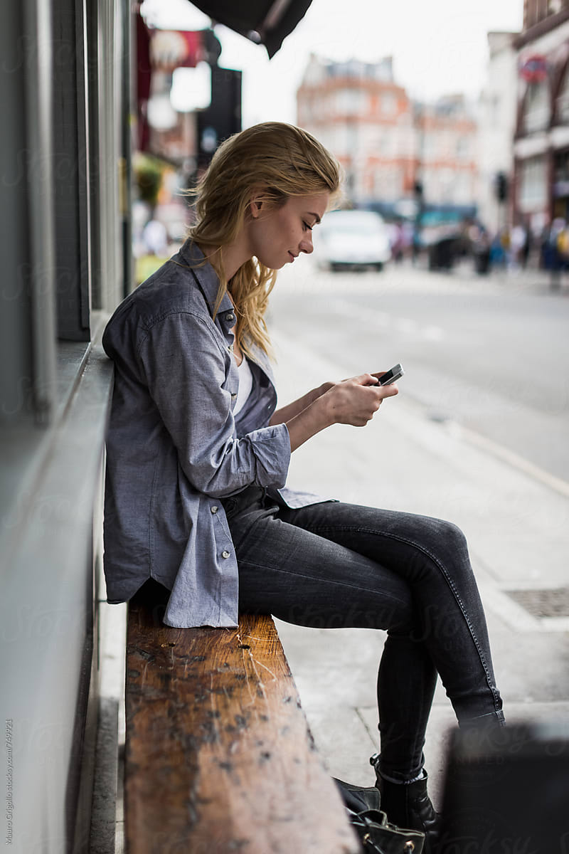Woman using mobile phone outdoor in the city