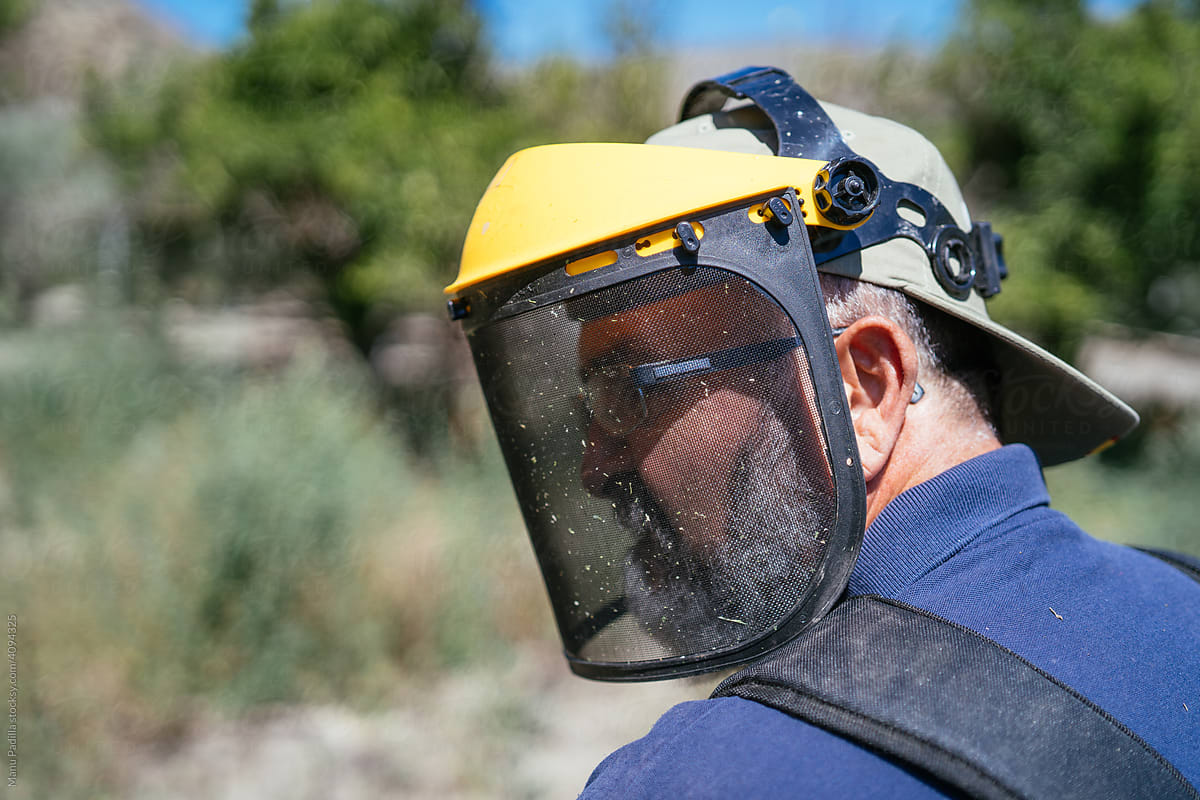 farmer with a protective mask to work in the field