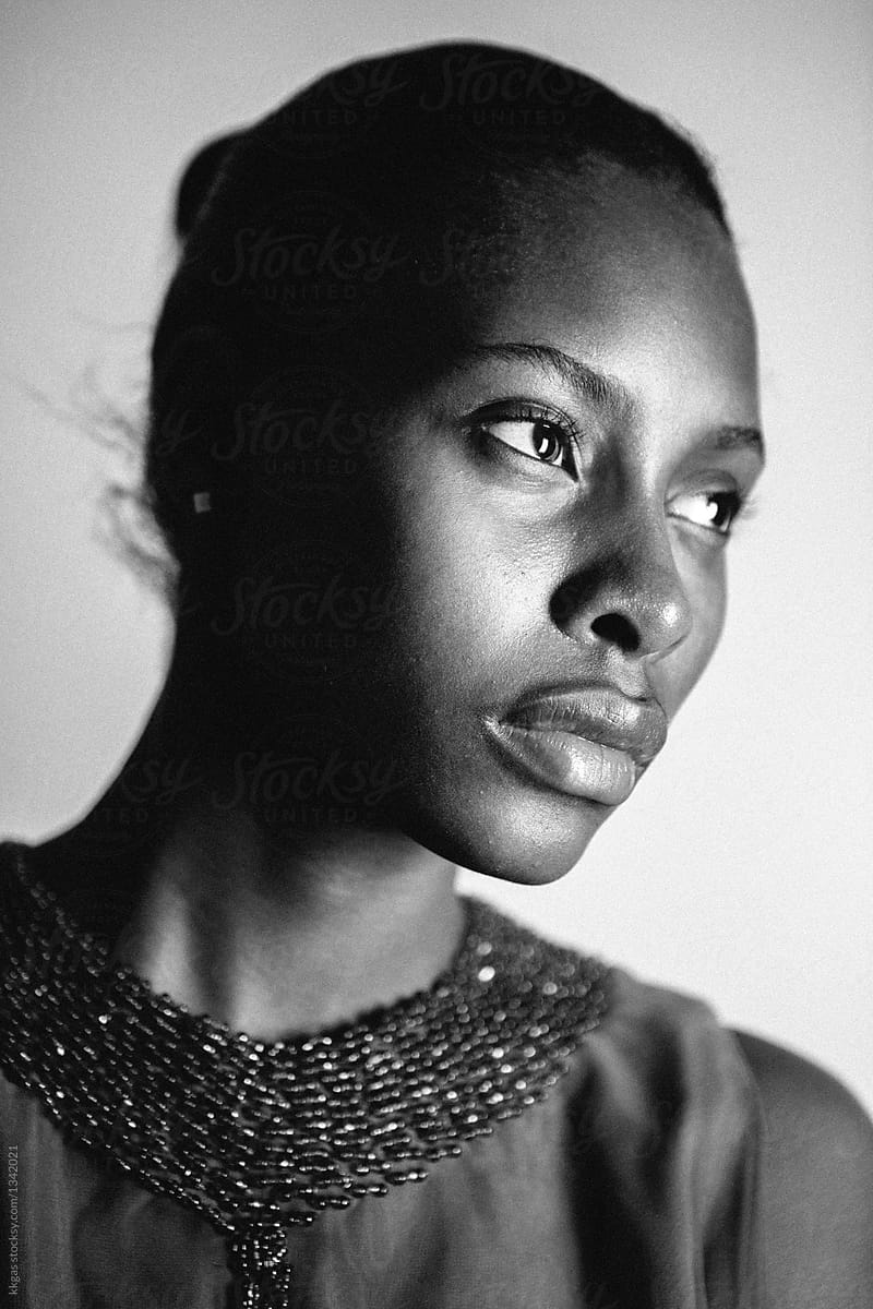Black And White Portrait Of A Stylish Black Woman By Stocksy Contributor Kkgas Stocksy