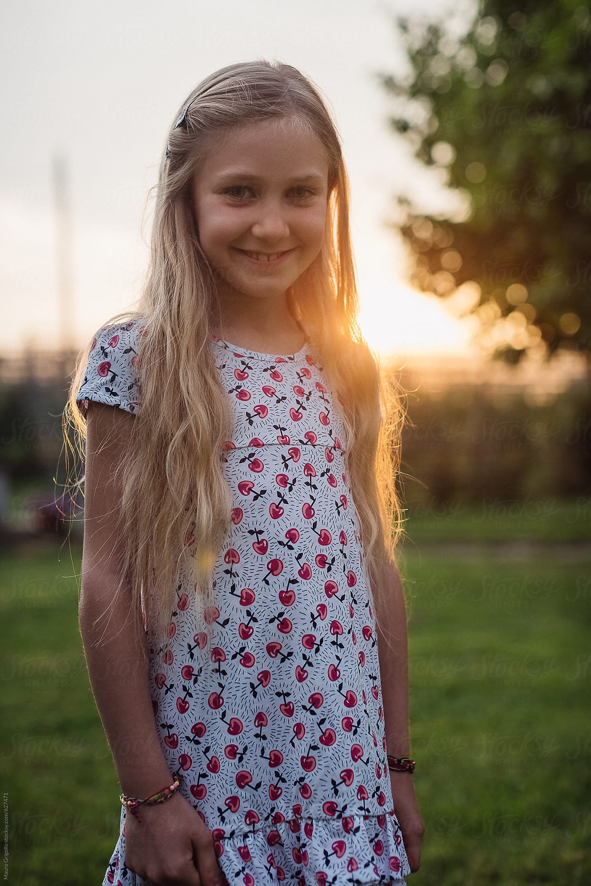 Happy Young Girl Outdoor At Sunset Del Colaborador De Stocksy Mauro