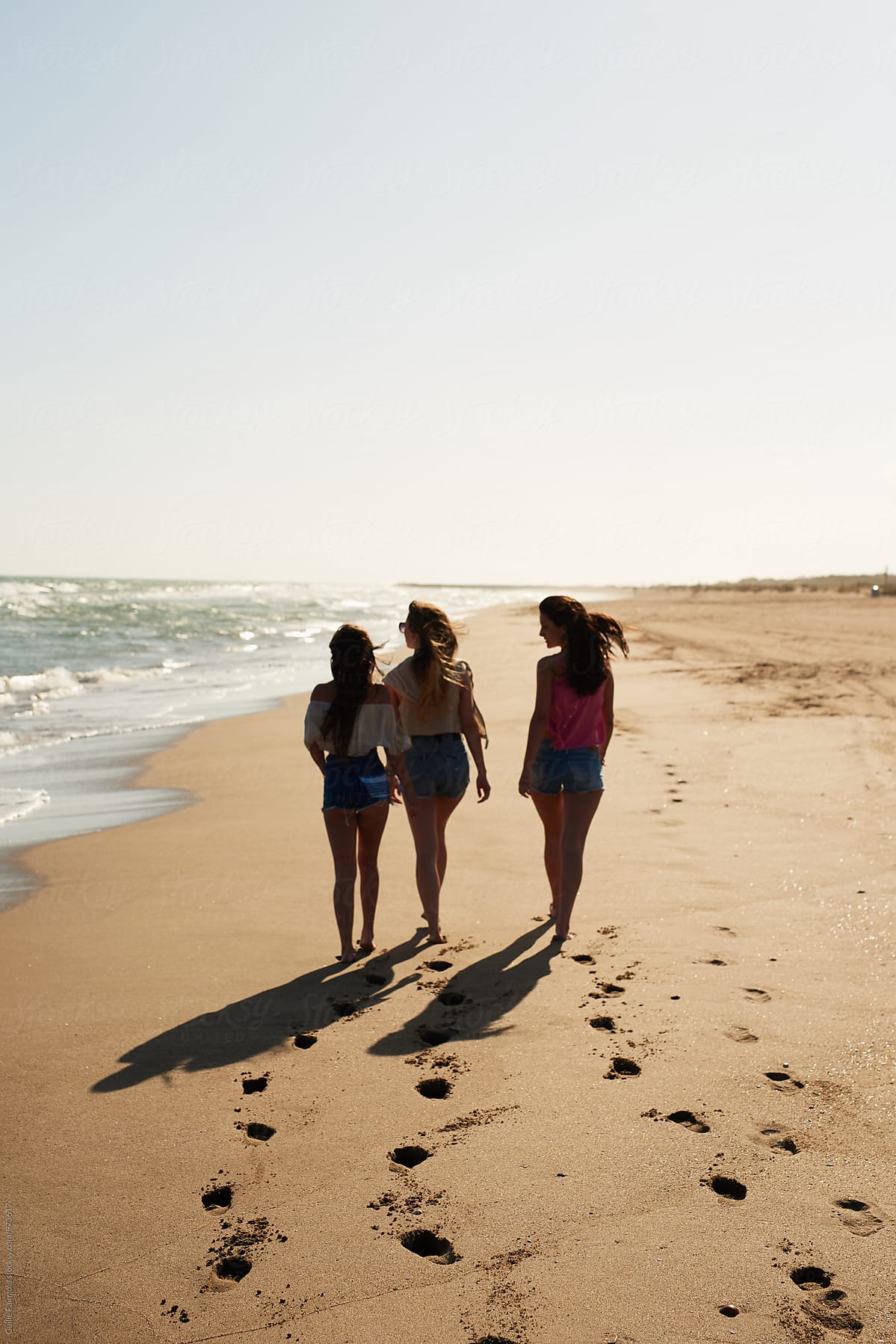Three Women At Beach Del Colaborador De Stocksy Guille Faingold Stocksy 