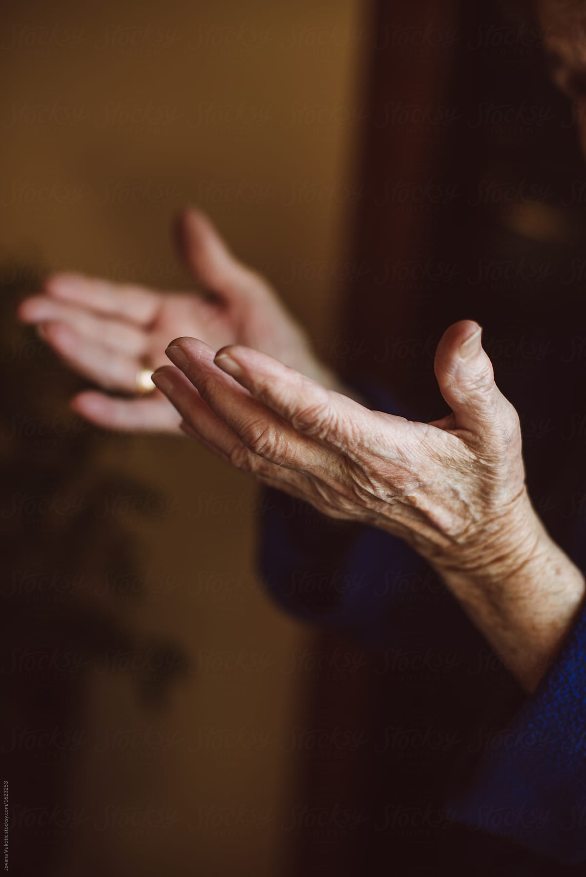 old woman\'s hands
