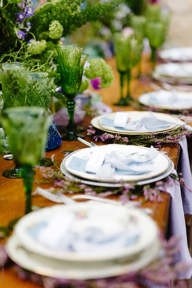 Guest plates with lavender decor