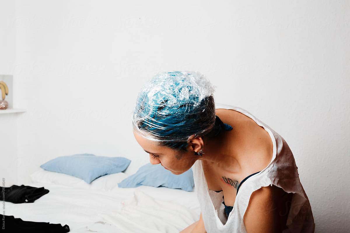 Androgyne model with blue dye at home