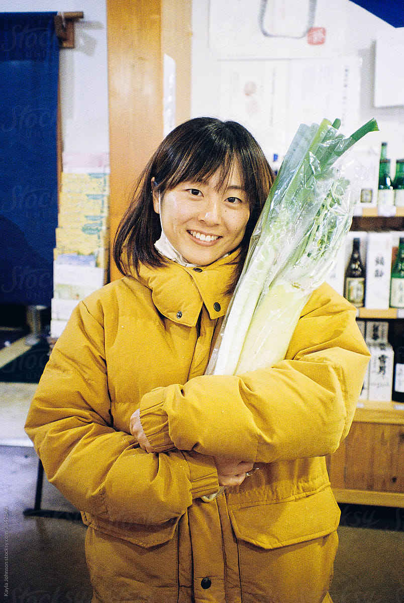 Mayu at the grocer