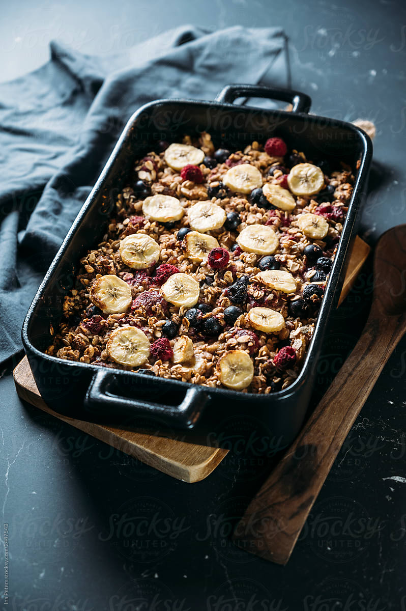 Food: Baked oats with banana, blueberry and raspberry