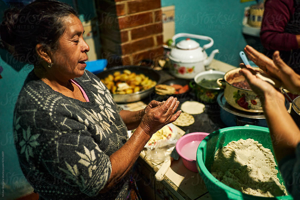 Guatemalan making tortas