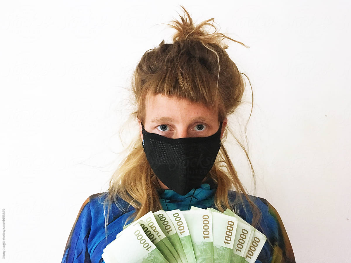 woman with face mask and a bundle of Korean money