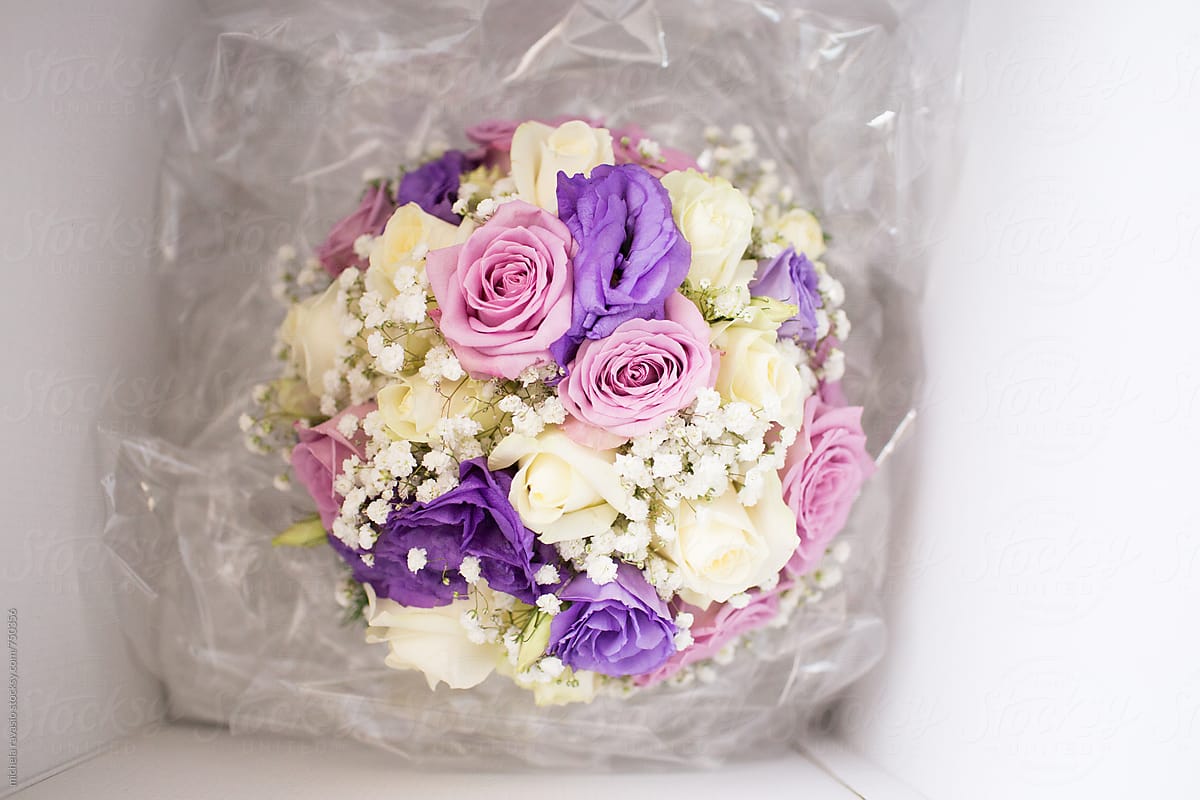Floral bouquets in a box