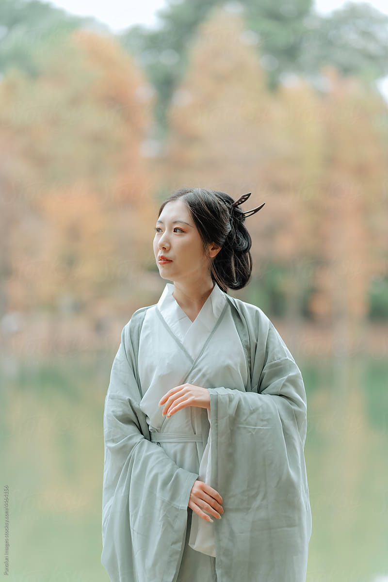Portrait of Asian woman in traditional Chinese Hanfu