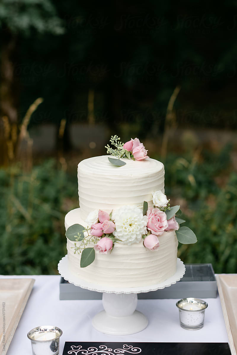Simple Wedding Cake with Floral Decor