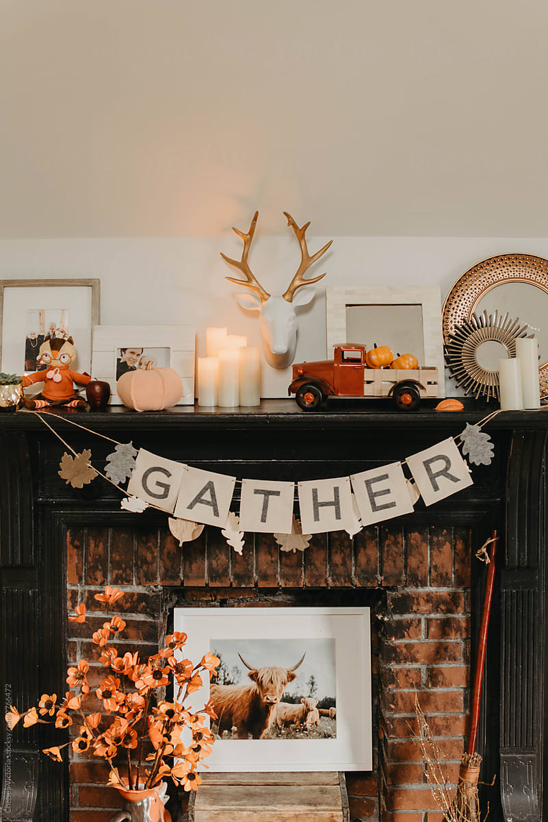 A house decorated for thanksgiving