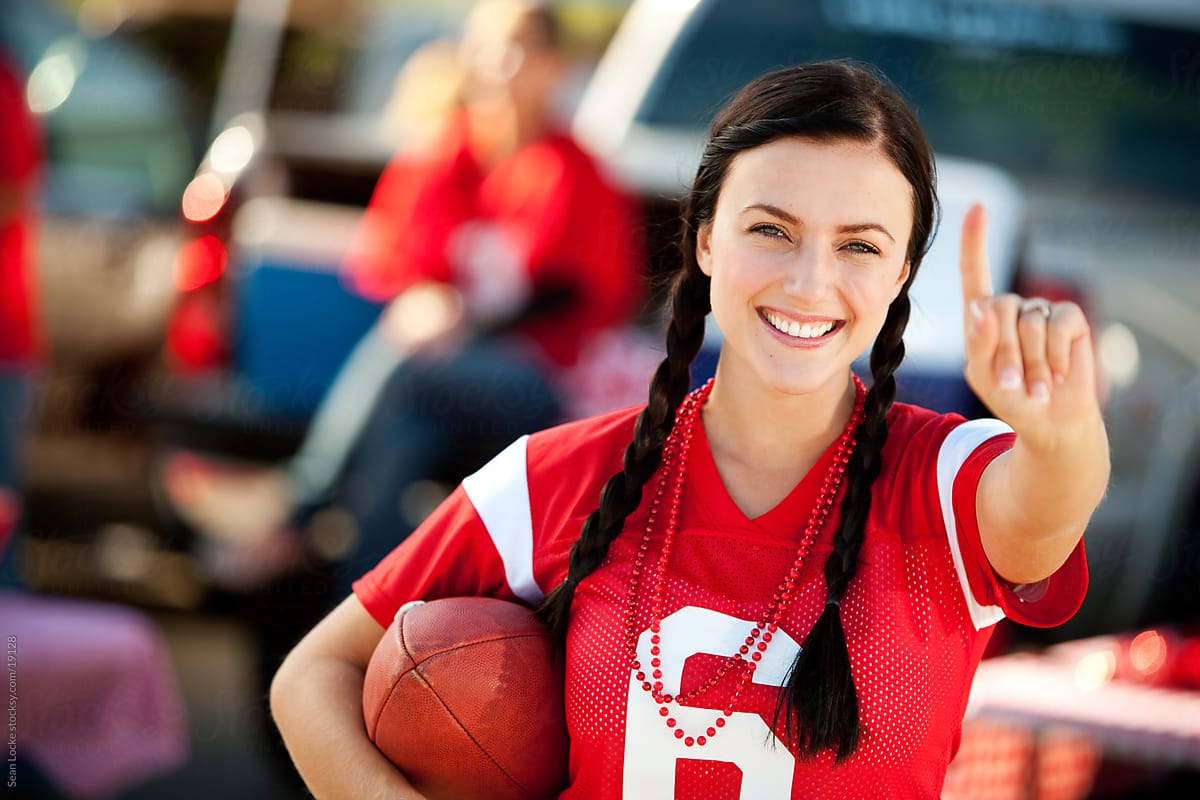 Tailgating: Girl Says Team is Number One