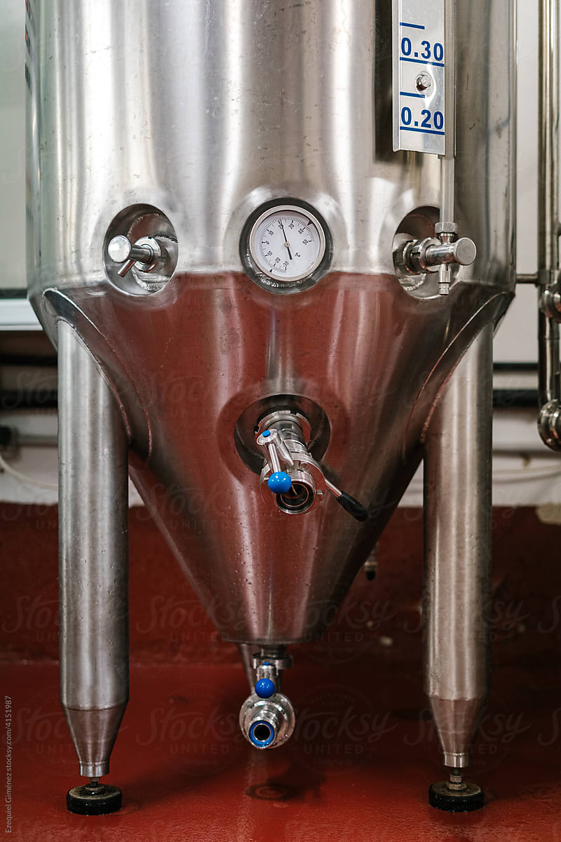 Wine conical fermentation tank