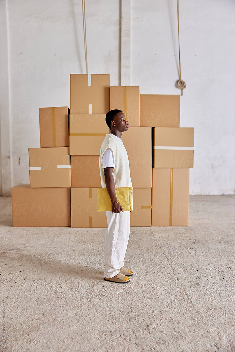 Storehouse worker with parcel