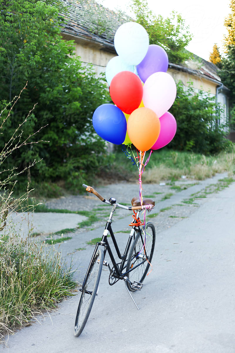 Bicycle with colorful ballons in the street