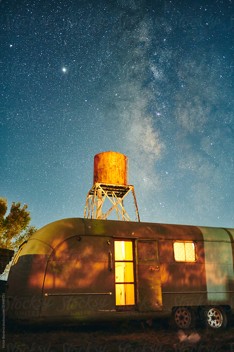 Vintage caravan in Texas under the stars.