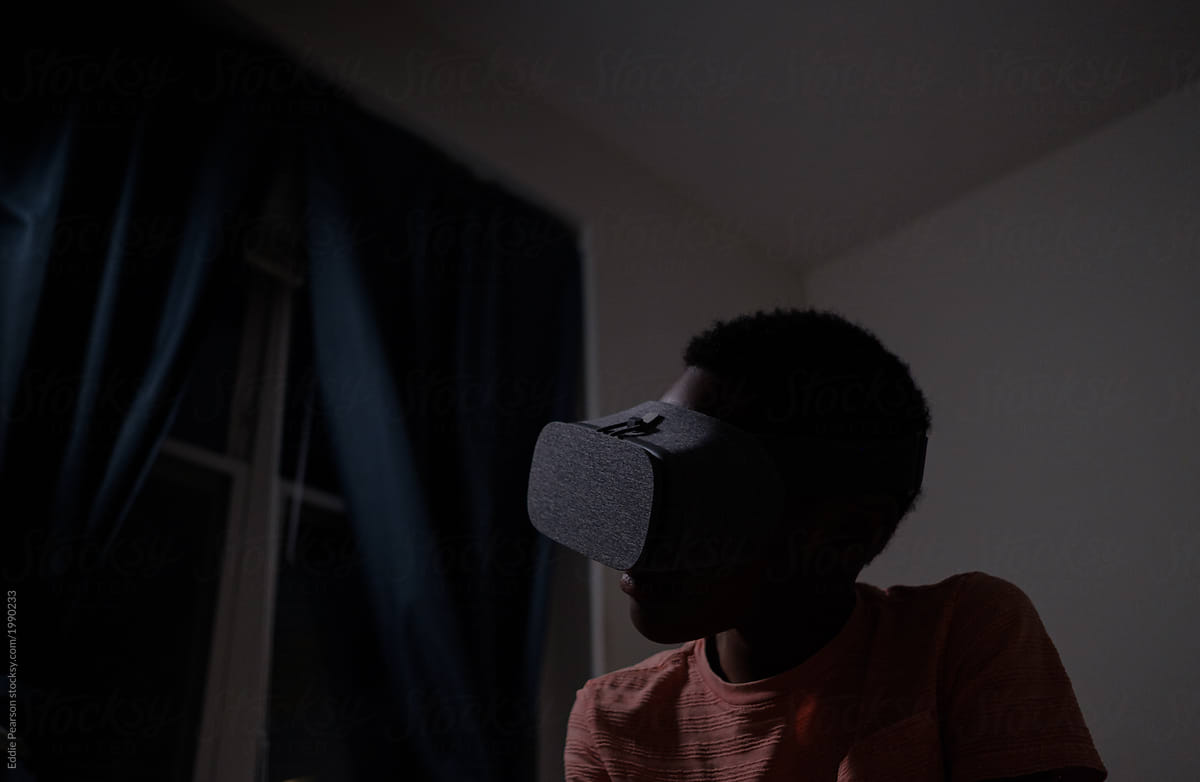 Young boy Virtual Reality
