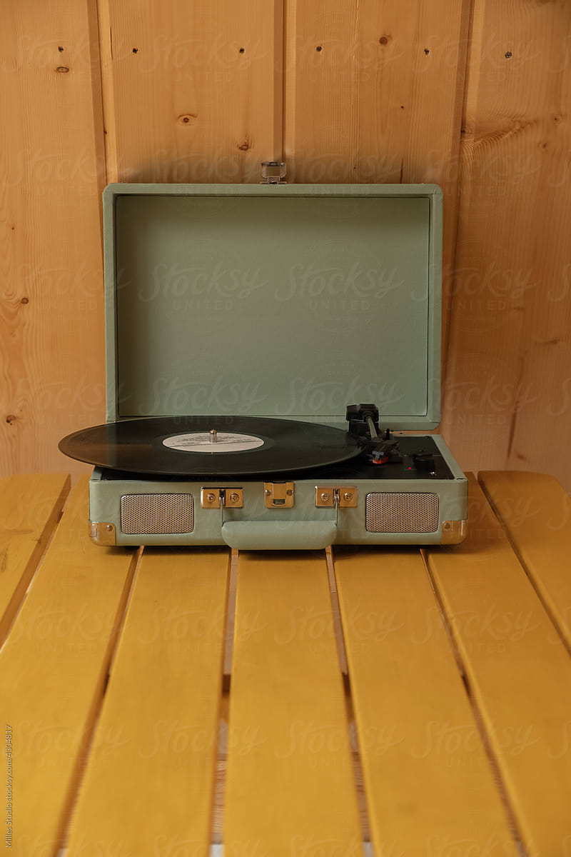 Portable phonograph with disc record