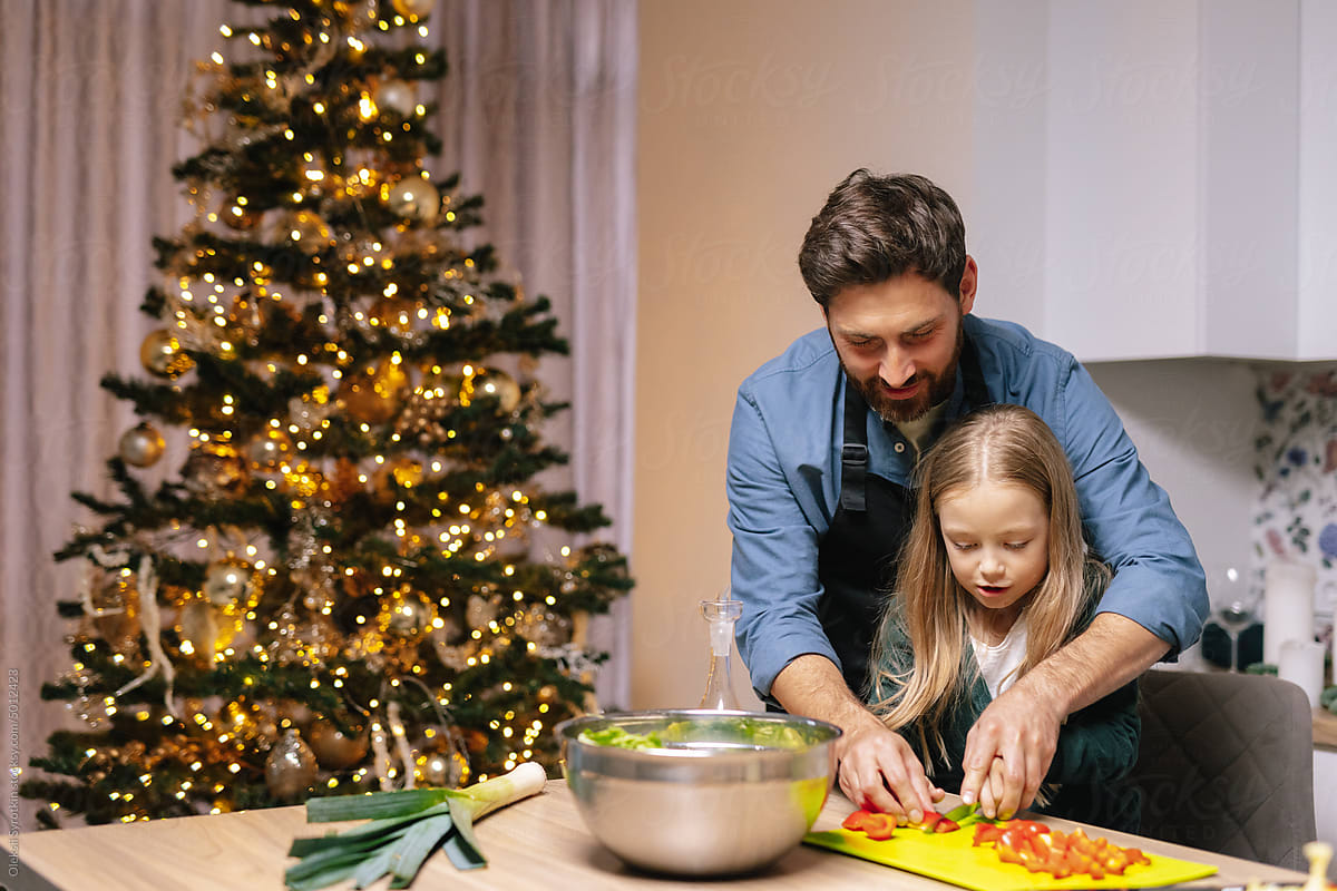 cook meal dad Christmas tree together prepare home