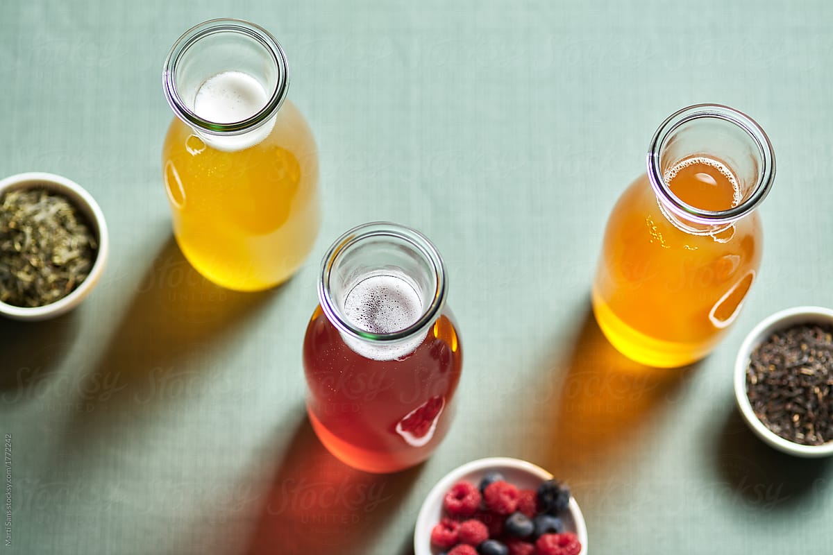Kombucha drinks made of fermented tea and fruits.