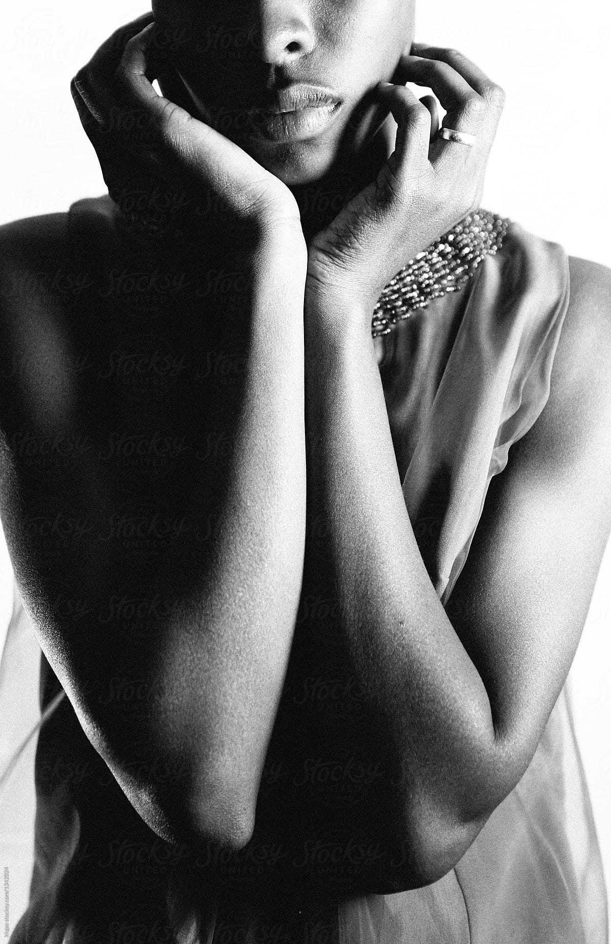 Black and white portrait of a stylish black woman