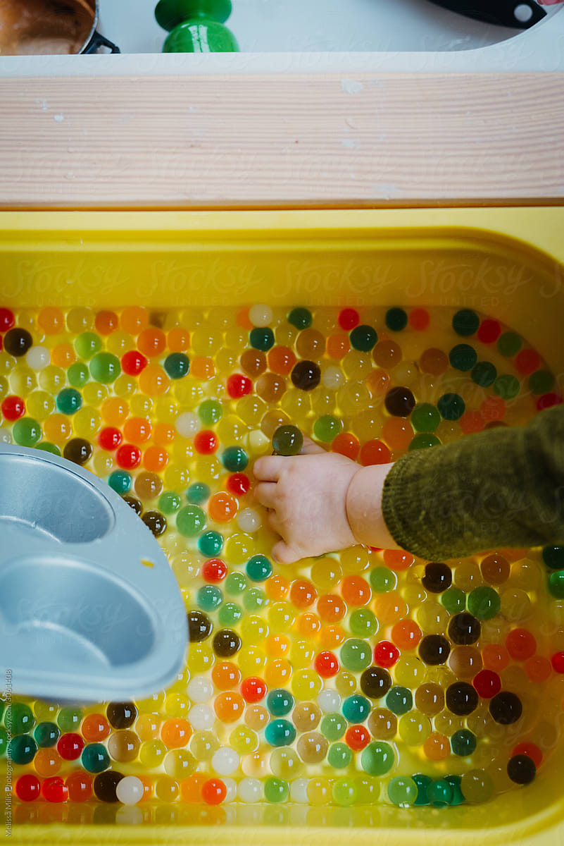 kids sensory play with colorful water beads