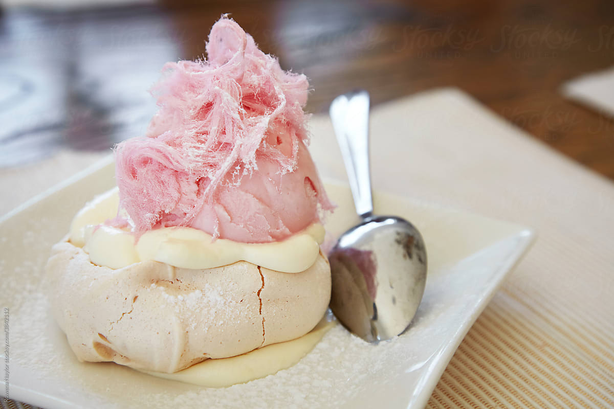 Meringue with Rose Ice cream and Persian fairy floss
