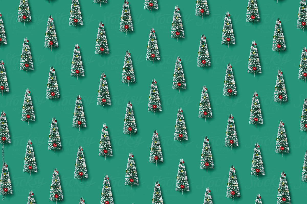 Christmas decorated trees pattern.