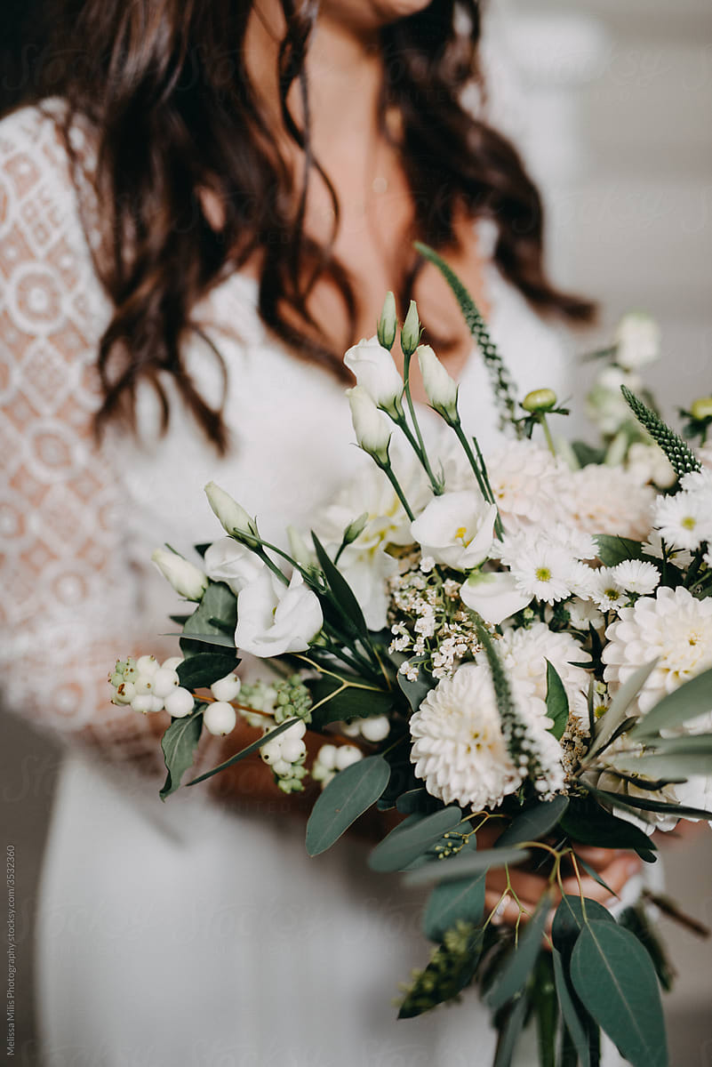 Bohemian Indie Bride in cute romantic wedding dress with wedding bouquet
