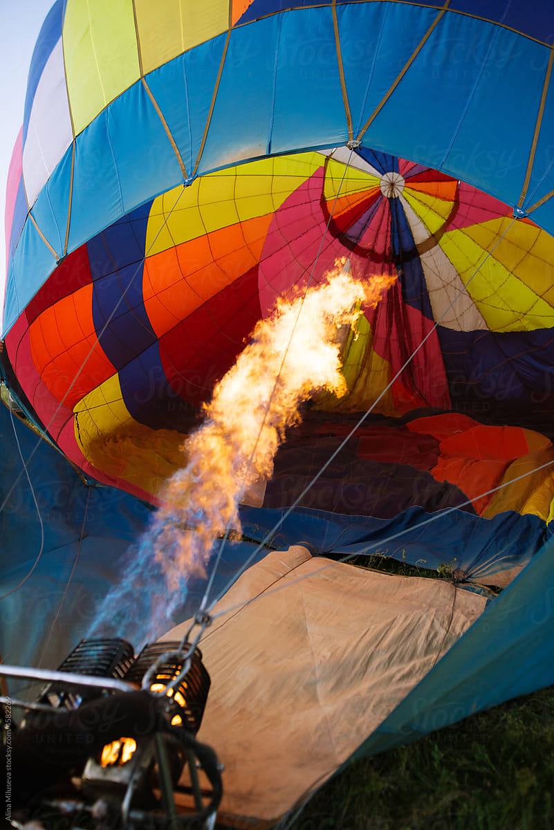 Gas burner filling hot air balloon