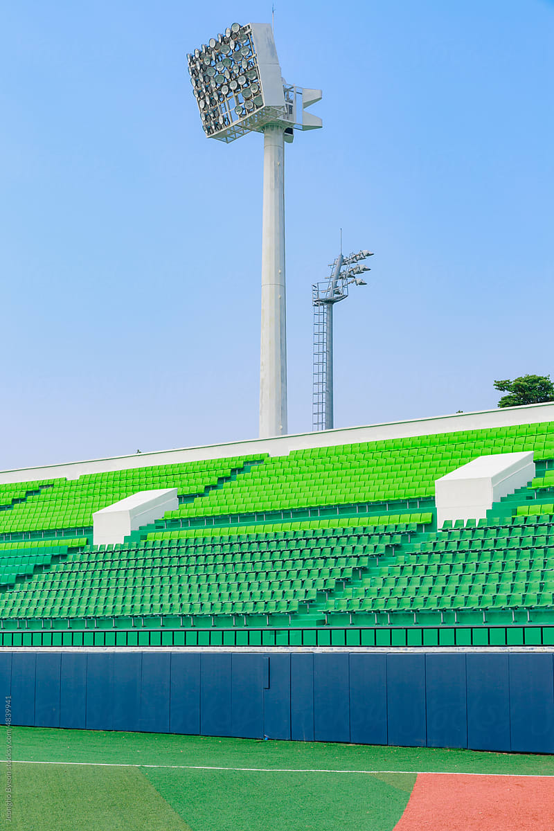 The stadium\'s large lighting tower and green stands.