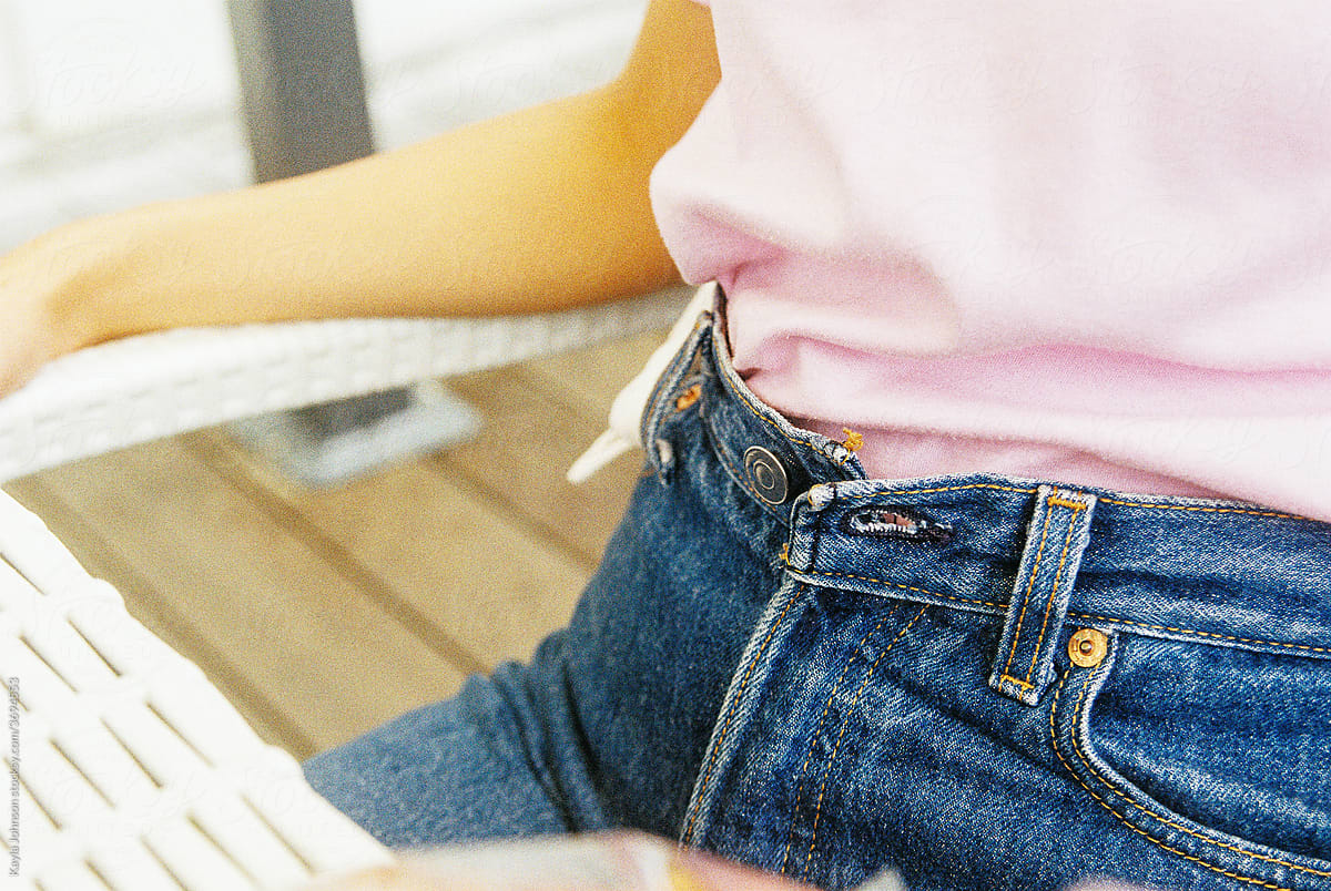 «Unbuttoned Jeans» del colaborador de Stocksy «Kayla Johnson» - Stocksy