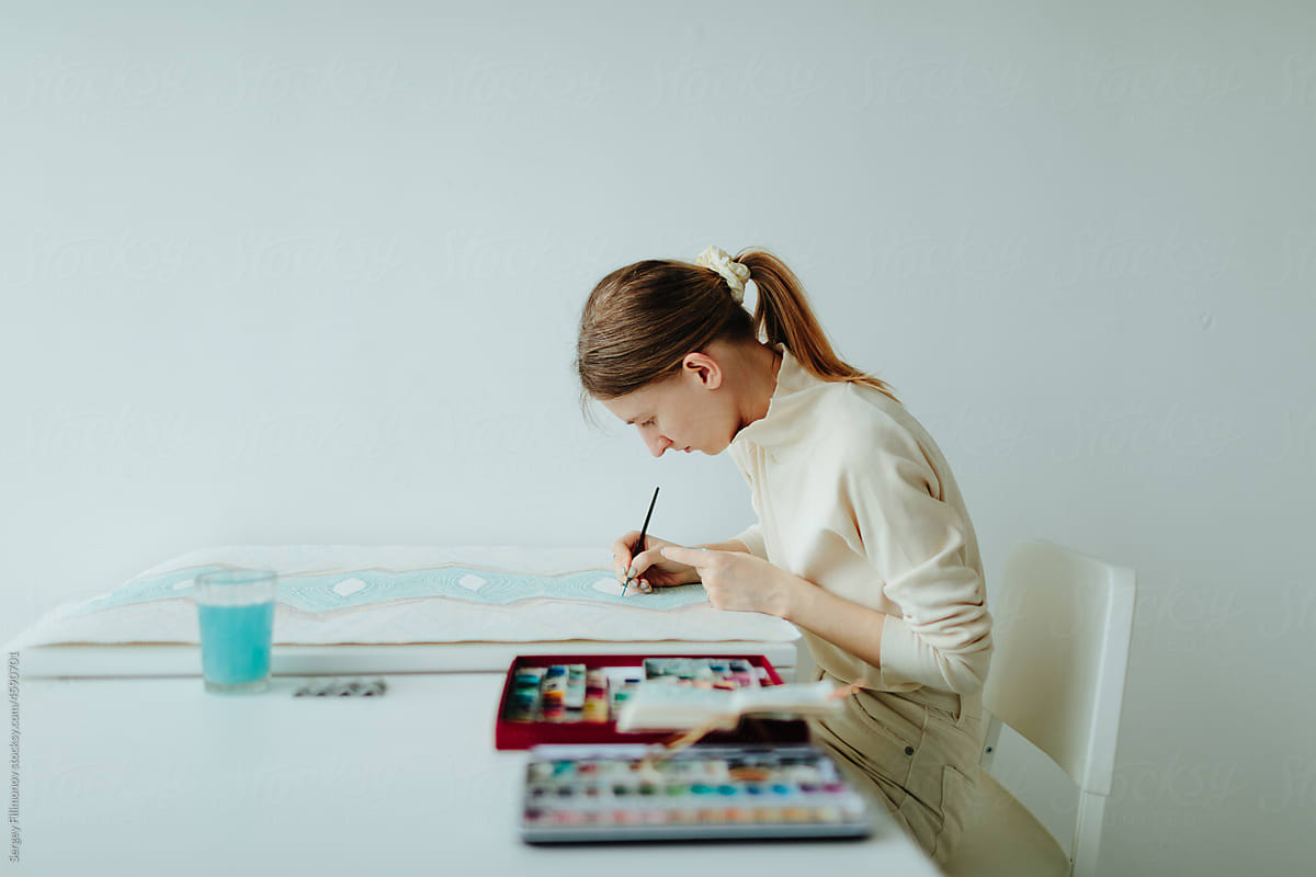 Creative woman working in art studio - Imagination -  Modern artist
