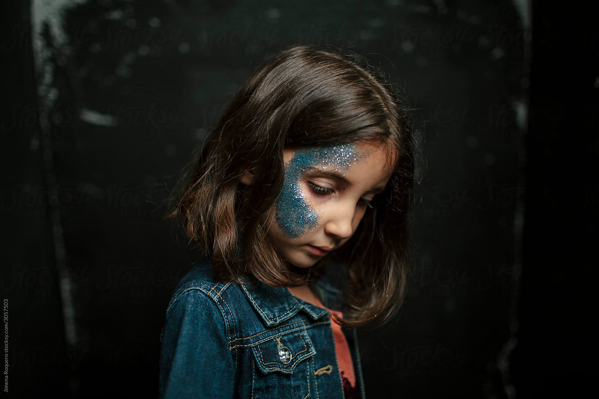 Kid with glitter on her face