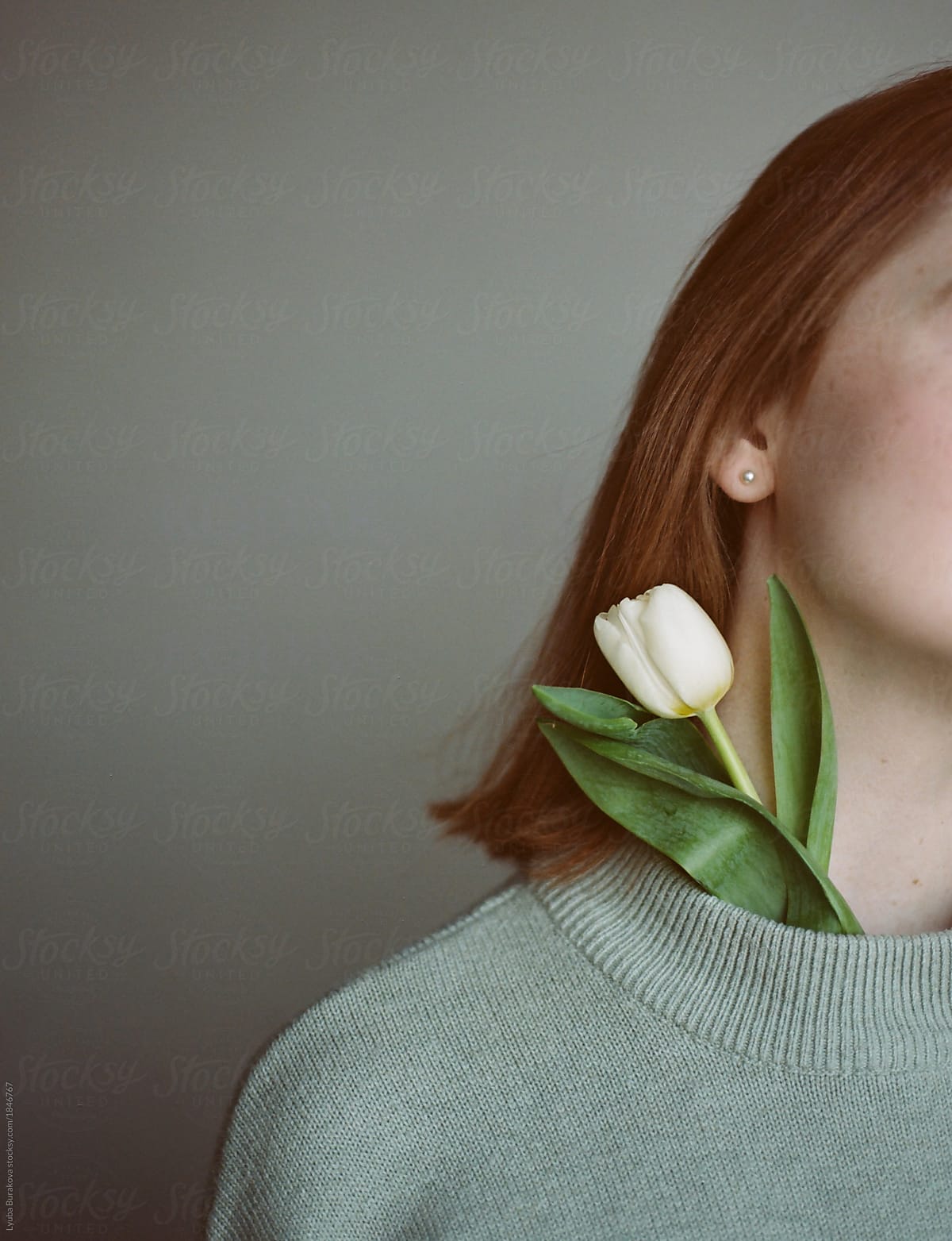 White tulip on girl\'s neck