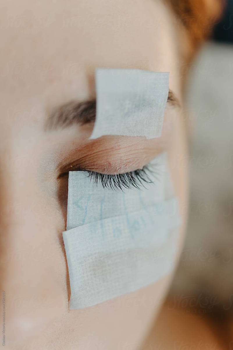 Process of a teenage girl having eyelash extensions put in