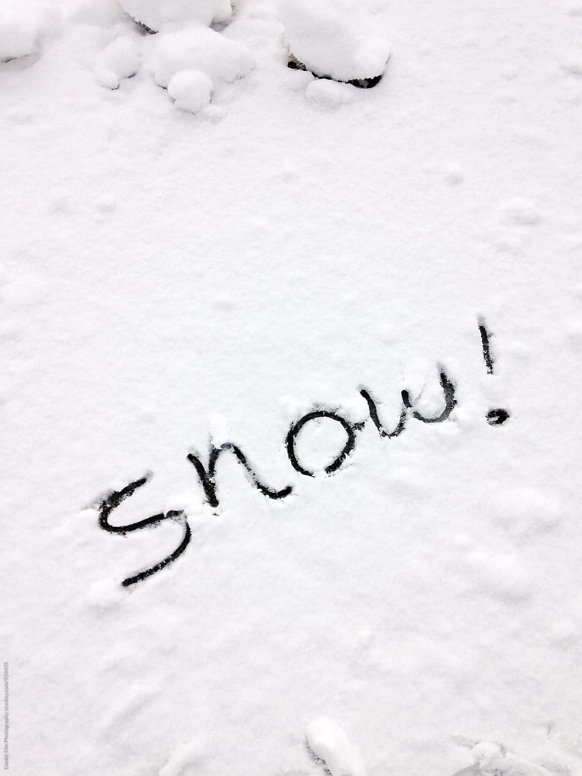 The word snow written in snow