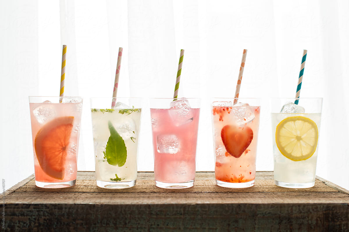 Five varieties of lemonade with colored straws
