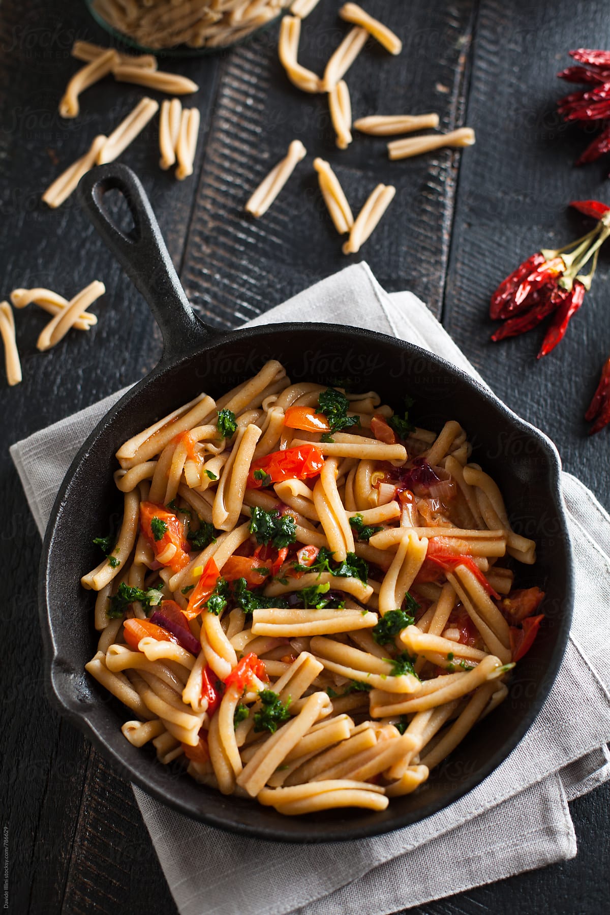 Wheat pasta with fresh tomatoes