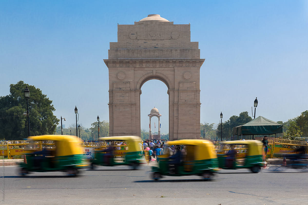 India Gate - with CNG Taxis passing by