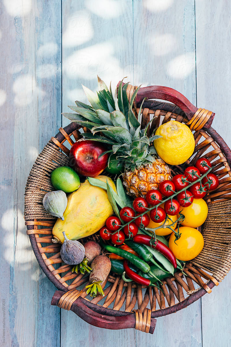 Food: Fruits and vegetables in a basket