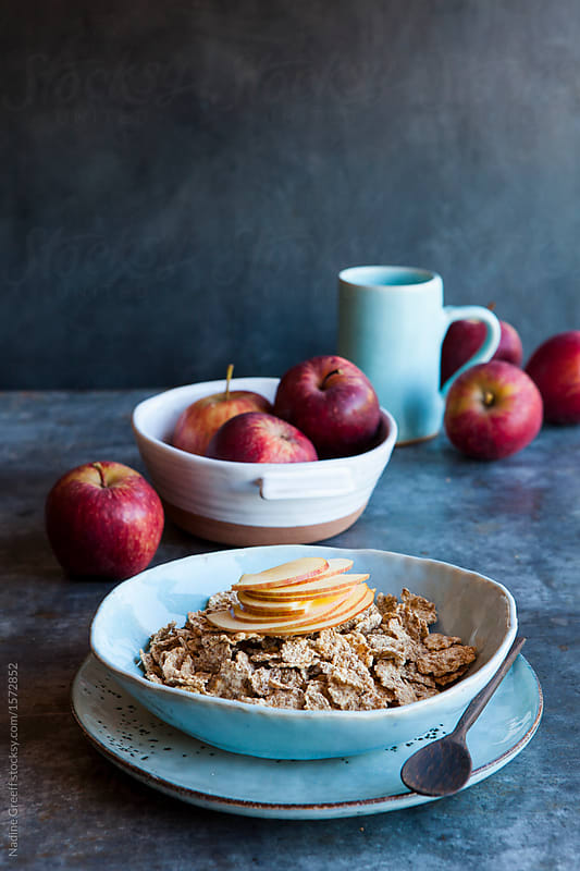 Breakfast cereal with sliced apples