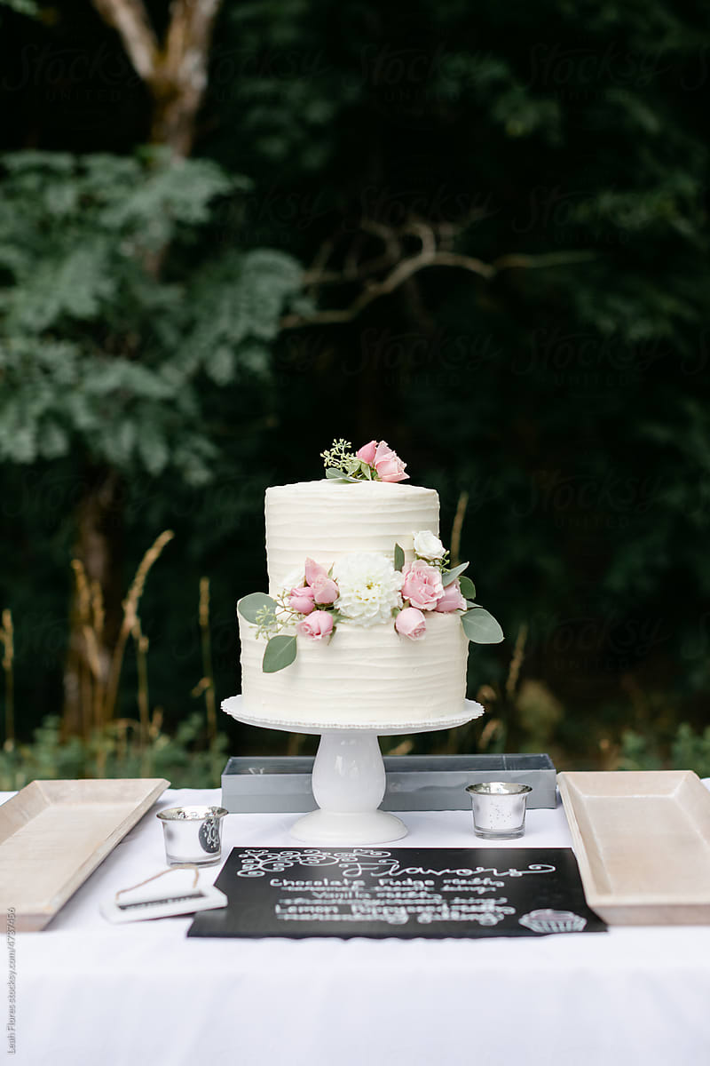 A Pretty, Simple Wedding Cake on a Cake Stand