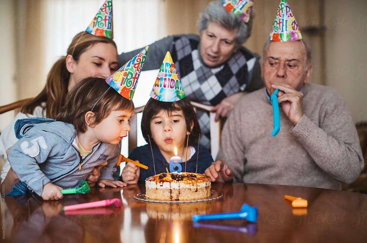 «Multigenerational Family Celebrating Birthday» del colaborador de ...