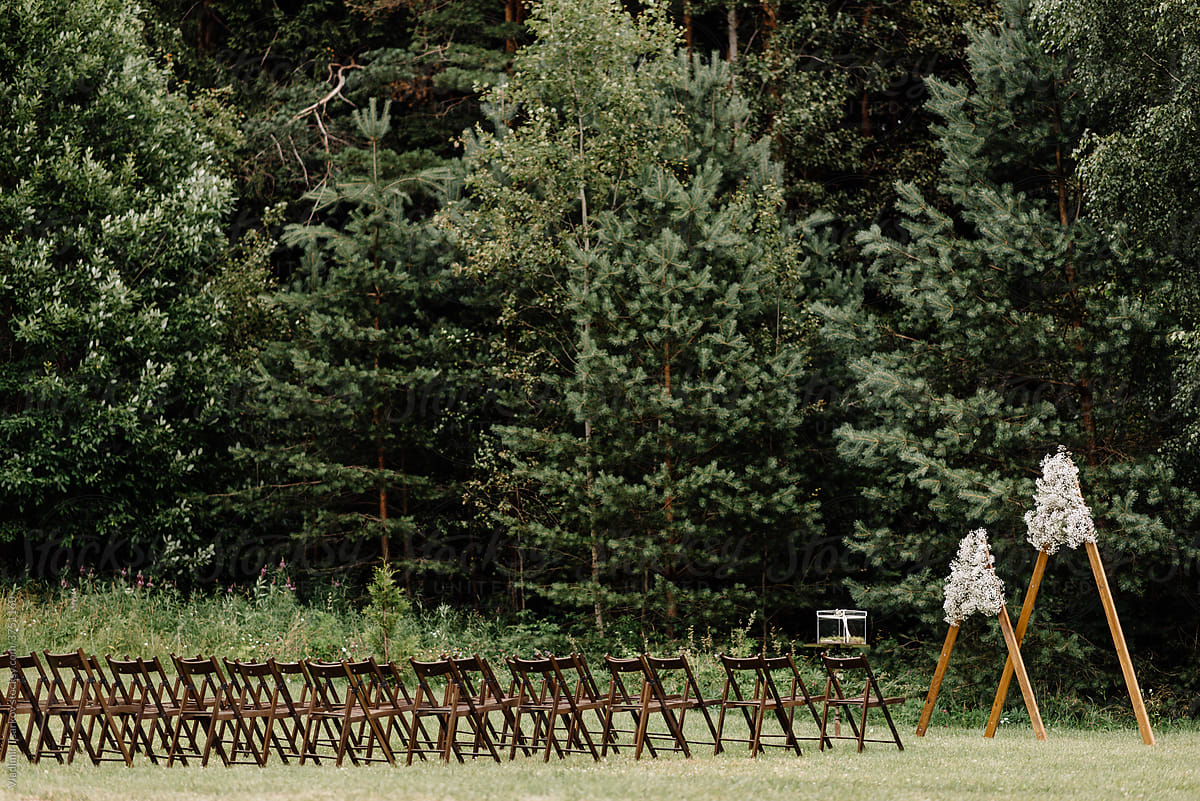 outdoor place for wedding ceremony in rustic style