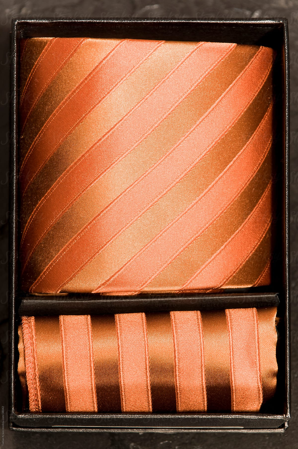 orange tie