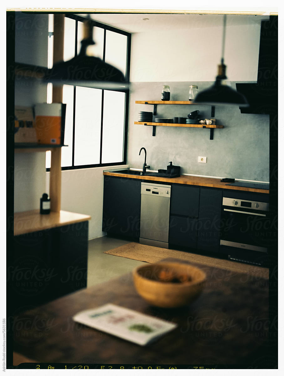 Modern Chic: Minimalist Kitchen in a Stylish 120mm Film Home