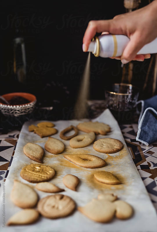 Making golden cookies