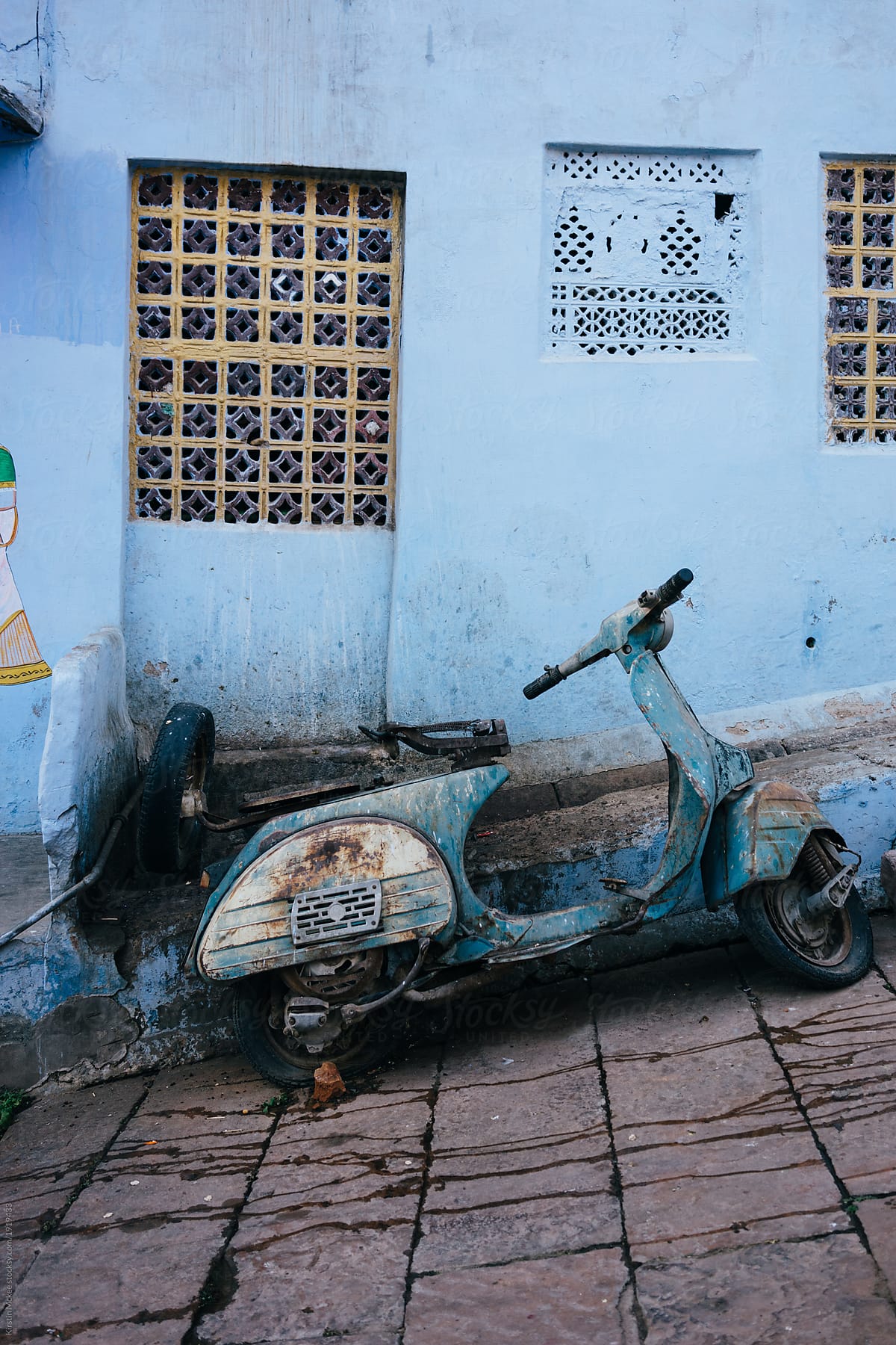 Blue motorcycle in Jodhpur